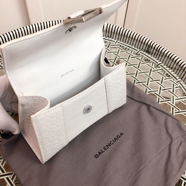 バレンシアガバッグ着用イメージ